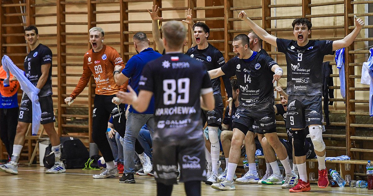 Aż 21 punktów punktów przewagi Handball Stali! - HEJ.MIELEC.PL
