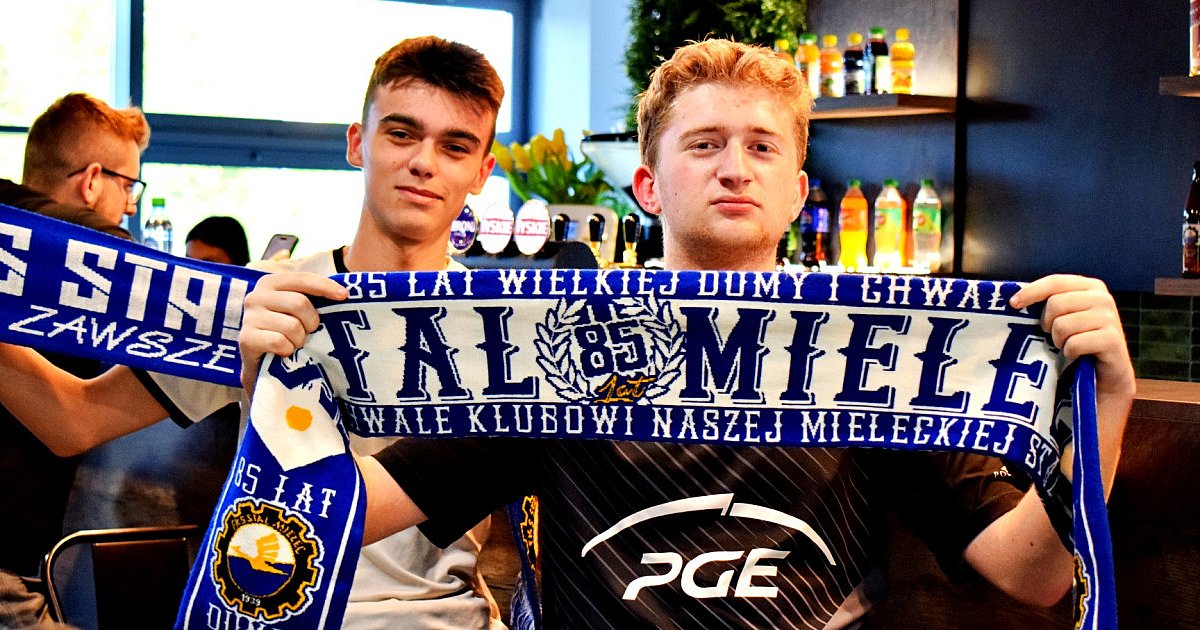 Stal Mielec walczy o punkty, a kibice wspierają ją w NOID BISTRO [FOTO] - HEJ.MIELEC.PL