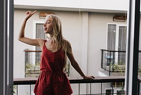 Na balkonie nie wszystko wolno. Te błędy mogą sporo kosztować-96047