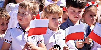 Szkoła Podstawowa nr 2 w Mielcu uczciła rocznicę Konstytucji 3 Maja [FOTO]-96049