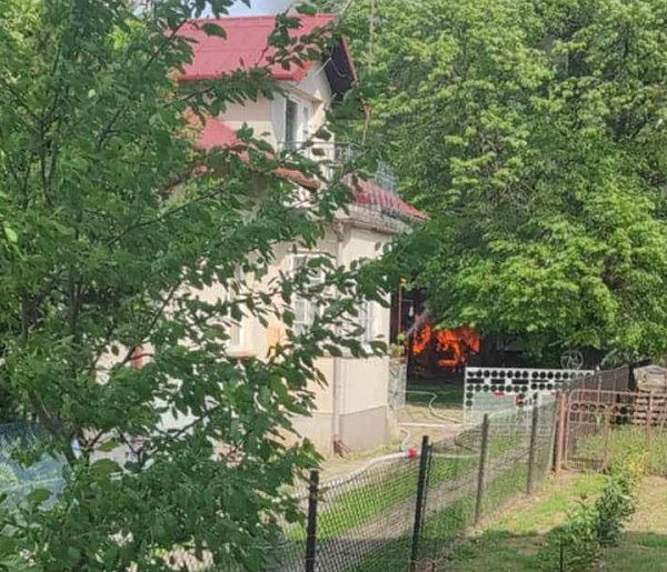 Pożar w Chorzelowie. Dym widoczny z daleka-96052