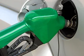 Tańsze tankowanie po majówce? Eksperci mówią o...-96112