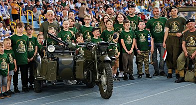 Patriotyczna oprawa meczu Stali Mielec [FOTO]-96170