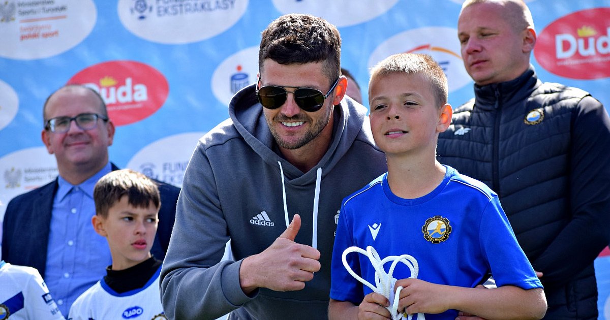 Akademia Klasy Ekstra na Błoniach MOSiR - rywalizacja U11 i U9 w Mielcu  [FOTO] - HEJ.MIELEC.PL