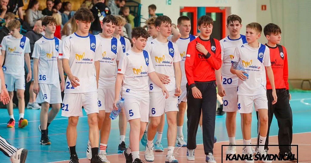 SPR Stal Mielec w gronie 12 najlepszych drużyn w Polsce! Udany sezon młodzików - HEJ.MIELEC.PL