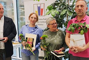 Kawowy wieczór w bibliotece. Przy książce [FOTO]-96463