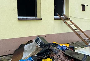 Alarm w środku dnia. Gasili budynek mieszkalny-96466
