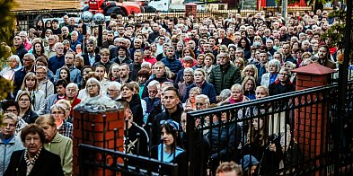 Tysiące wiernych w procesji przebłagalnej po profanacji-96458