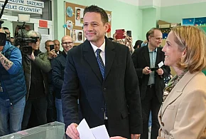 W drugiej turze wyborów Trzaskowski - 30,8 proc. i Nawrocki  - 29,1 pro-96610