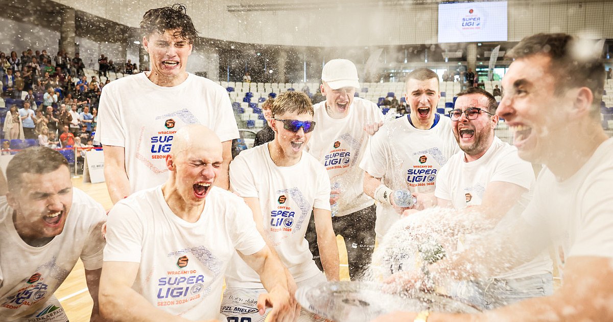 Tak Handball Stal Mielec fetowała powrót do ekstraklasy!  [DUŻO ZDJĘĆ] - HEJ.MIELEC.PL