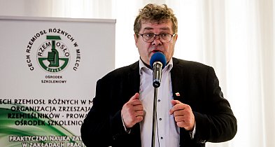 Starosta o fatalnym trendzie w Mielcu. Lista chętnych na etat za 3500 zł?-96968