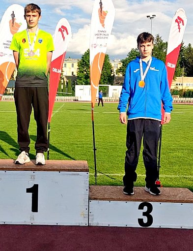 LKS Stal Mielec triumfuje w Mistrzostwach Podkarpacia U16 -96950