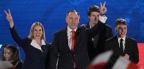 Late poll: Nawrocki - 50,7%., Trzaskowski - 49,3%