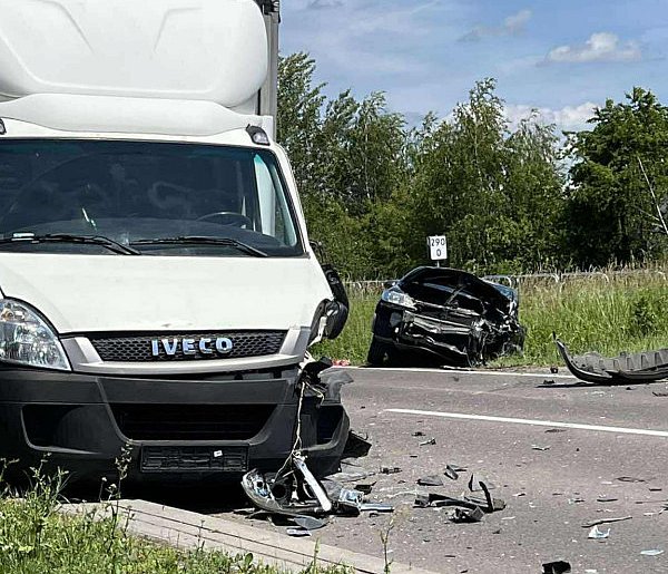 Wypadek na ul. Sienkiewicza! Droga zablokowana-97053
