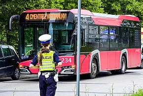 Kolizja autobusu MKS i dostawczaka [FOTO]-97102