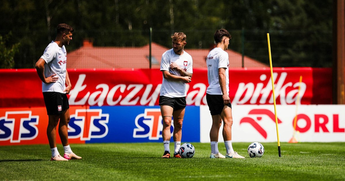 Kadra U-21 trenuje w upale. Selekcjoner z kontuzją, media w Hotelu Rado [FOTO] - HEJ.MIELEC.PL