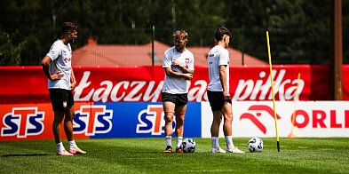 Kadra U-21 trenuje w upale. Selekcjoner z kontuzją, media w Hotelu Rado [FOTO]-97224
