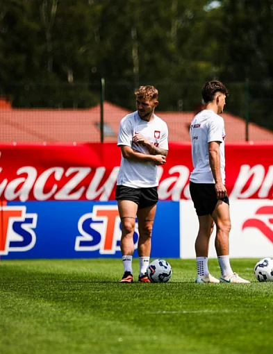 Kadra U-21 trenuje w upale. Selekcjoner z kontuzją, media w Hotelu Rado [FOTO]-97224