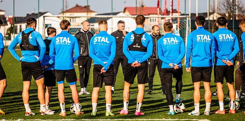Kadrowe zmiany w FKS Stal Mielec: przegląd transferów i plotek  - 97355
