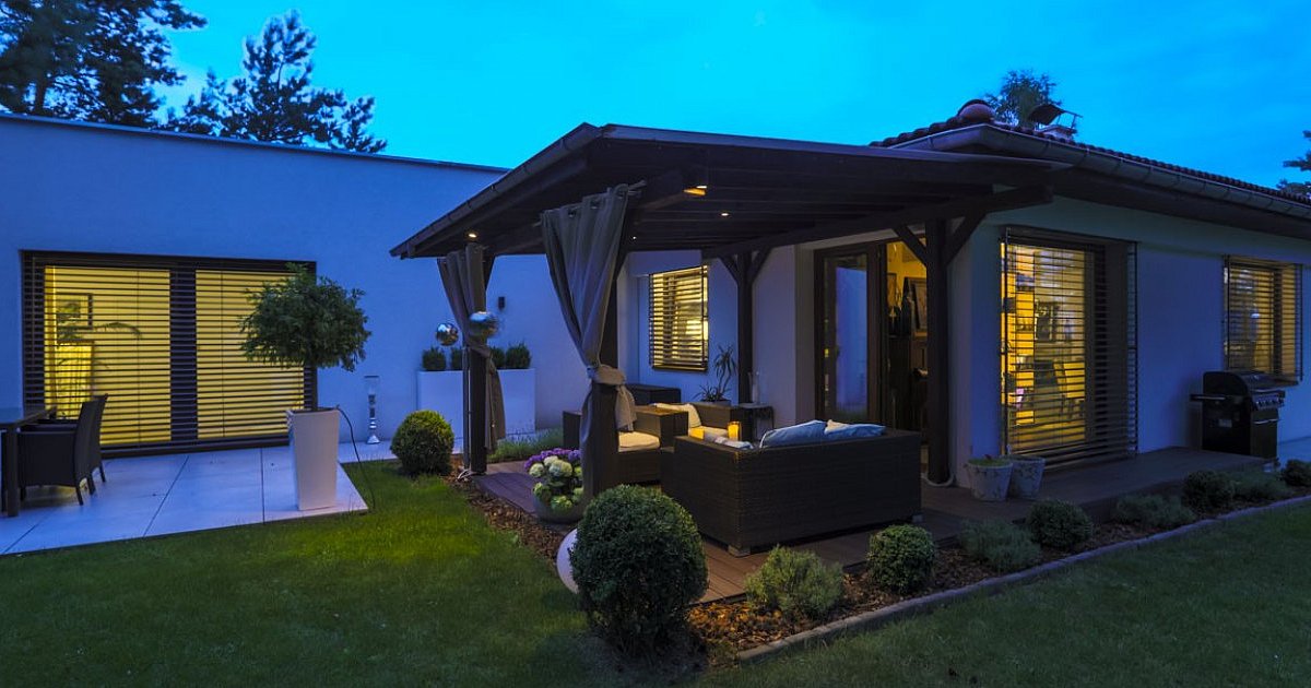 Żaluzje fasadowe idealnym rozwiązaniem na upalne dni. Jak wygląda ich współpraca z systemem automatyki pogodowej?