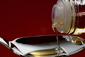 Popularny syrop na kaszel wycofany. Lepiej nie ryzykuj i sprawdź etykietę-97362