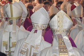 Biskupi po obradach. Krytyka ministerstwa i nowa komisja ds. nadużyć-97406