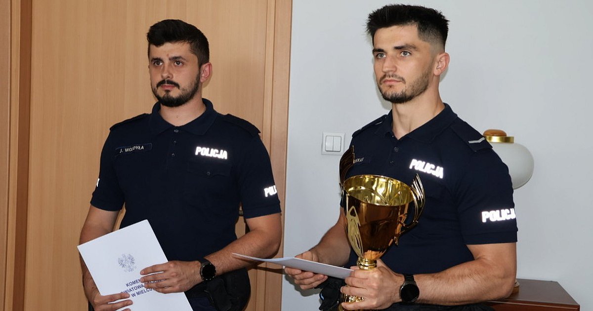 Dwóch mieleckich policjantów odebrało gratulacje - HEJ.MIELEC.PL