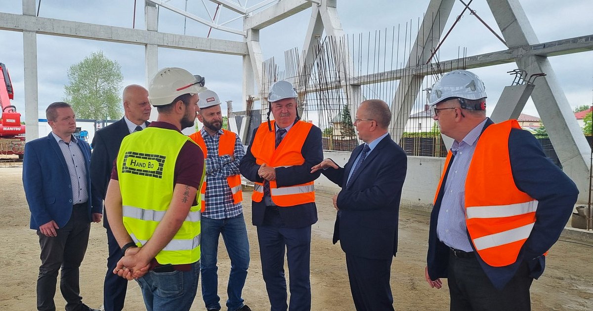 Wicemarszałek w Borowej. Pieniądze na ważną inwestycję - HEJ.MIELEC.PL