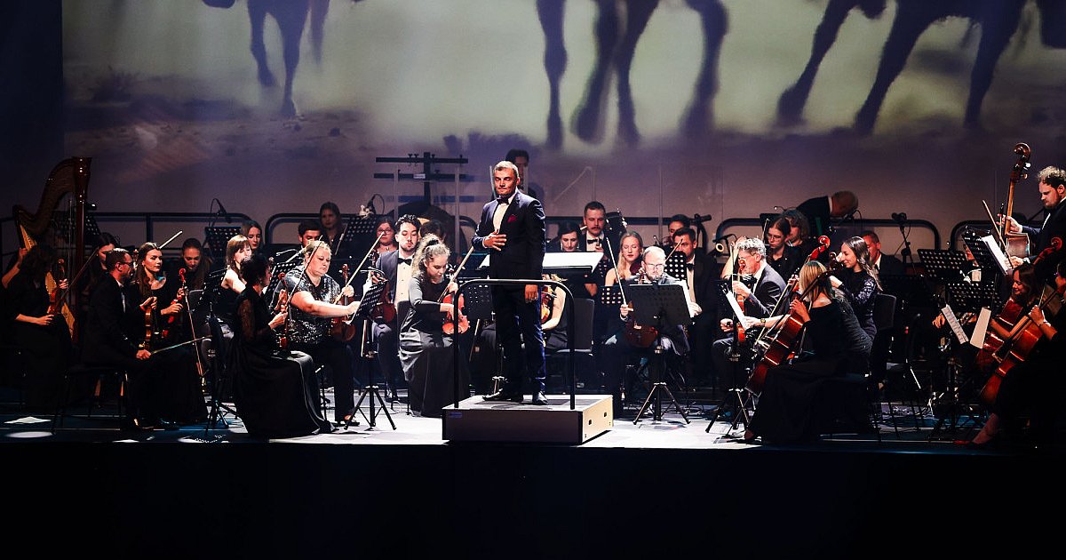 Filmowy finał symfoników. Zagrali w hali MOSiR [FOTO] - HEJ.MIELEC.PL