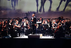 Filmowy finał symfoników. Zagrali w hali MOSiR [FOTO]-97455