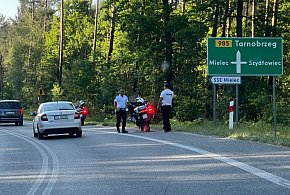 Motocyklista uderzył w drzewo przy obwodnicy-97463