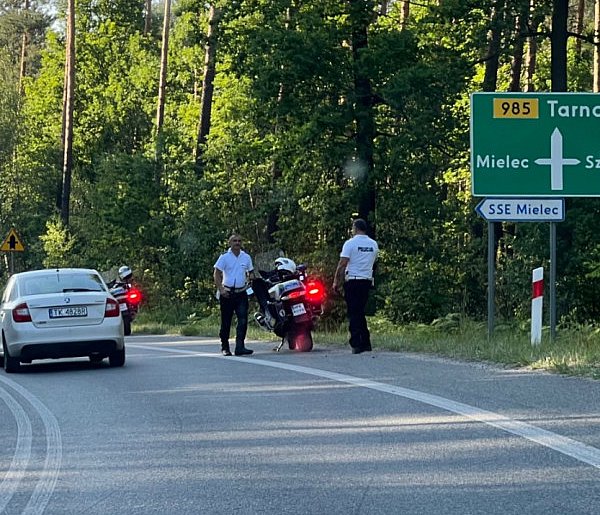 Motocyklista uderzył w drzewo przy obwodnicy-97463