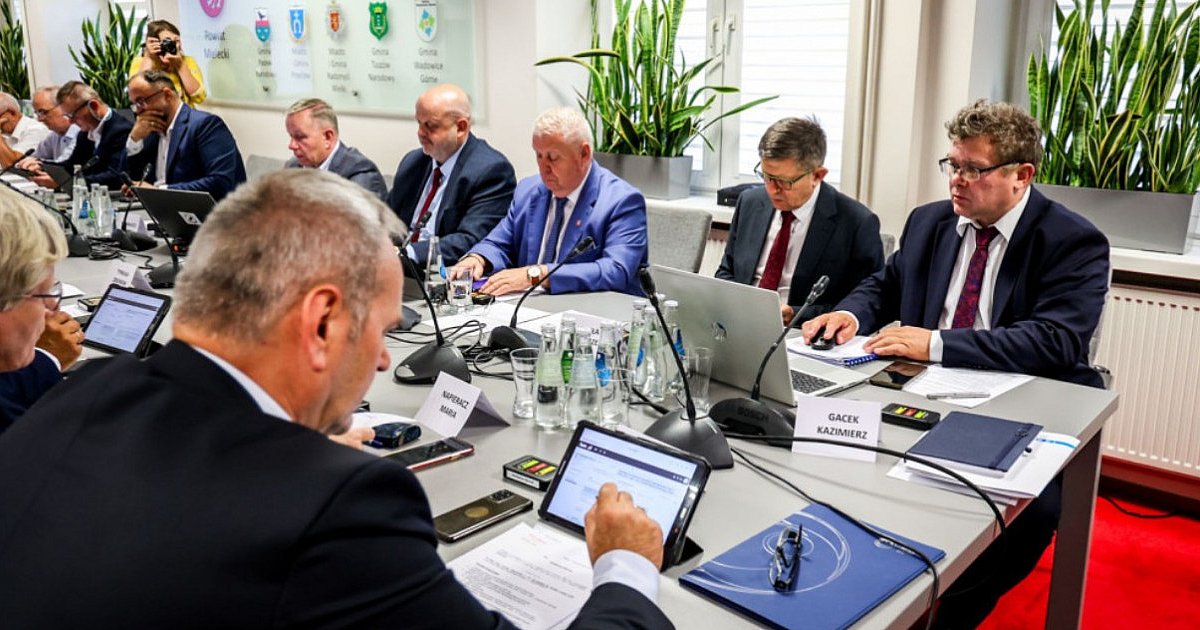 Będzie głosowanie nad wotum zaufania dla starosty i zarządu - HEJ.MIELEC.PL