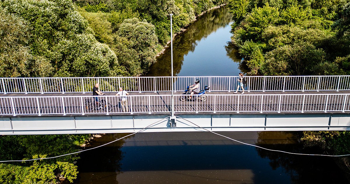 Kładka już otwarta! Remont znacznie szybszy [FOTO, WIDEO] - HEJ.MIELEC.PL