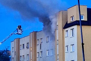 Nocny pożar bloku w Mielcu! Ewakuacja mieszkańców!-97588