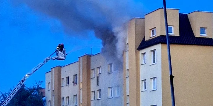 Nocny pożar bloku w Mielcu! Ewakuacja mieszkańców!