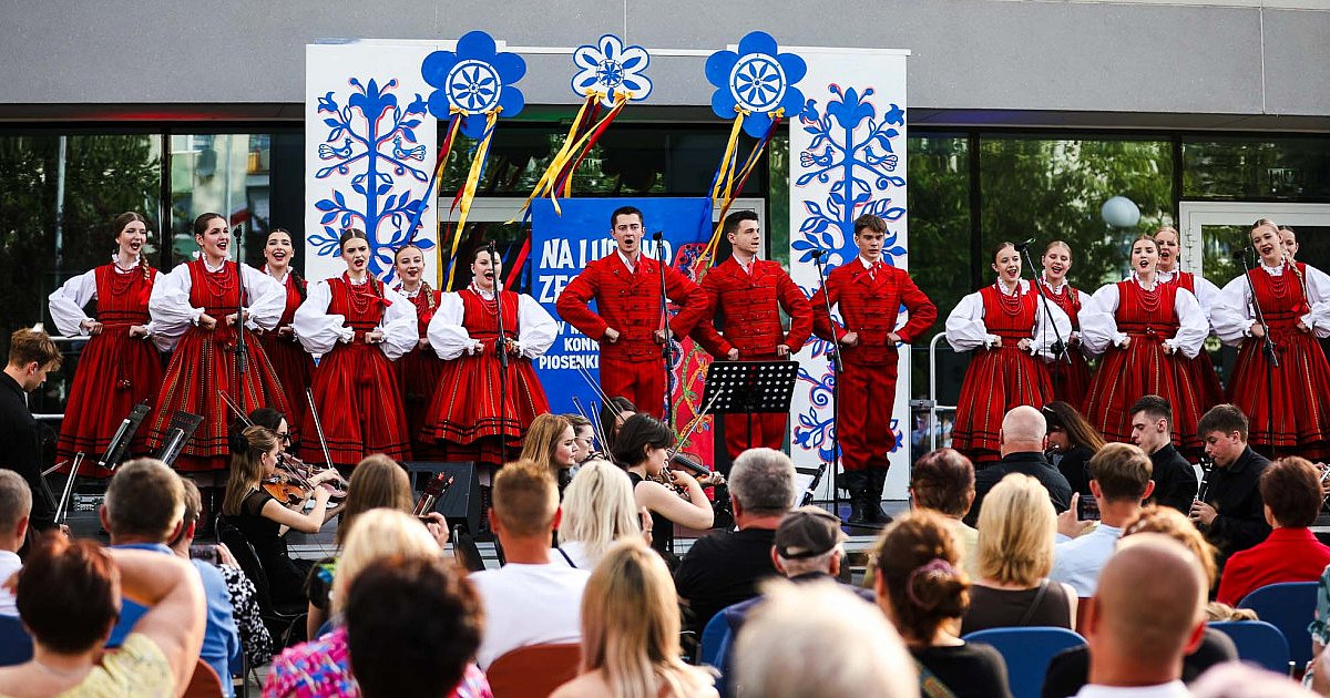 Na ludowo w plenerze! Niedziela z folklorem [FOTO] - HEJ.MIELEC.PL