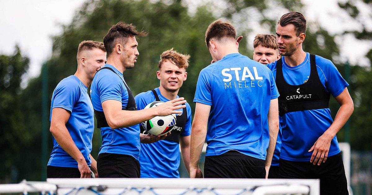 FKS Stal Mielec rozpoczęła przygotowania do 1 Ligi [WIDEO, FOTO] - HEJ.MIELEC.PL