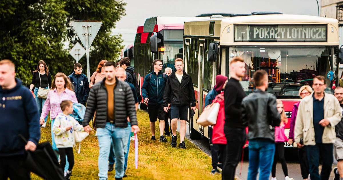 Darmowy parking i autobusy na Mielec AirShow 2025 - HEJ.MIELEC.PL