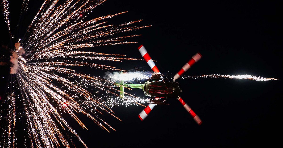 Pokazy z pirotechniką na finał soboty na Air Show Mielec [FOTO] - HEJ.MIELEC.PL