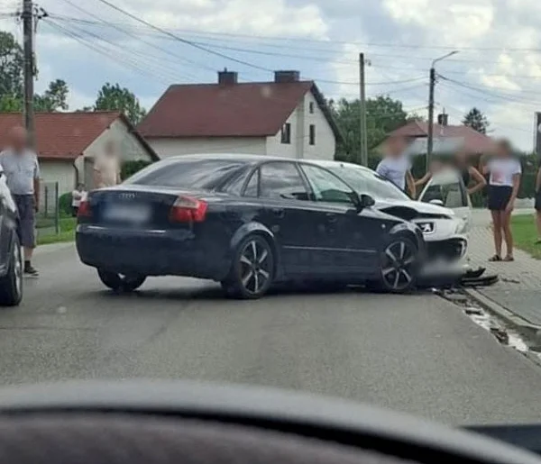 Wypadek w Złotnikach. Utrudnienia-97885