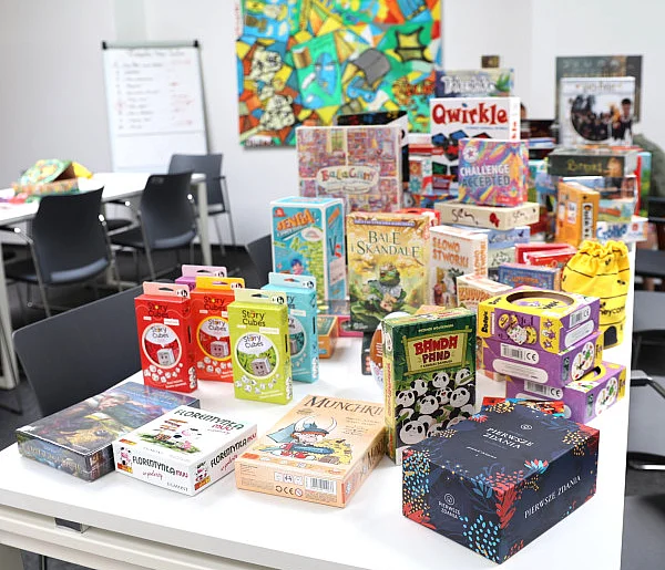 Ponad 100 planszówek w bibliotece. Dostępne za darmo!-97910