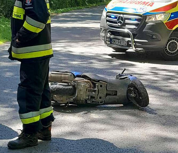 Pijaniutki wbił się skuterem w auto-97967