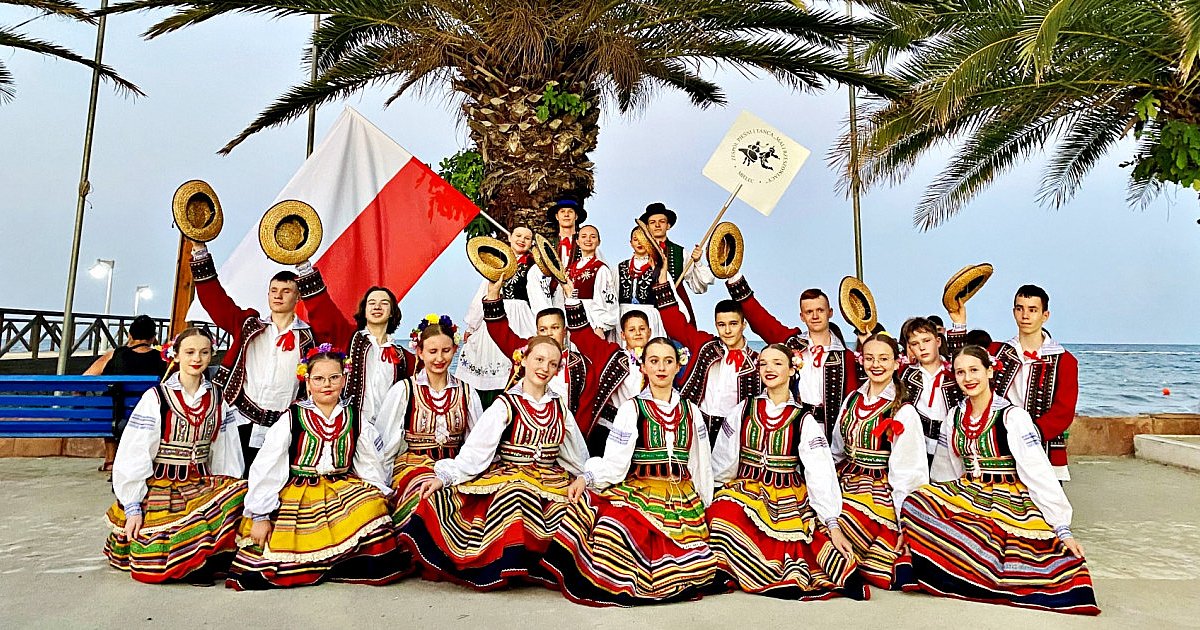 Młodzież z Czermina i Mielca promuje folklor za granicą - HEJ.MIELEC.PL