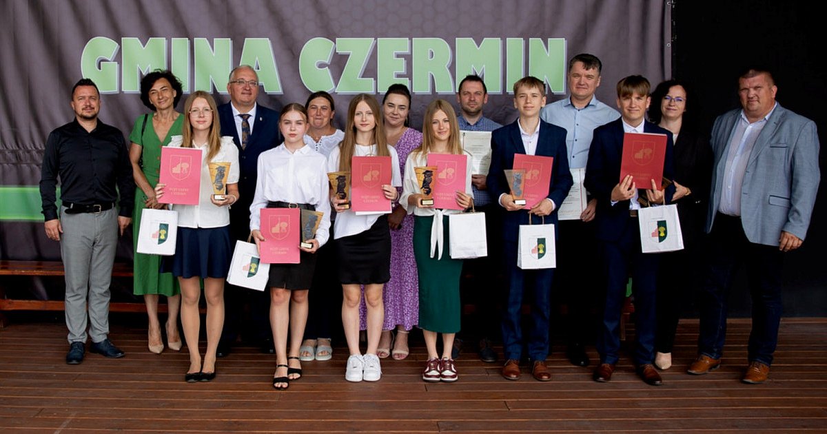 Najlepsi uczniowie nagrodzeni. Gmina Czermin doceniła młodych prymusów i pasjonatów - HEJ.MIELEC.PL