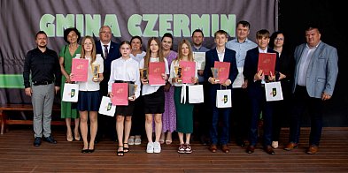 Gmina Czermin doceniła młodych prymusów i pasjonatów-98032