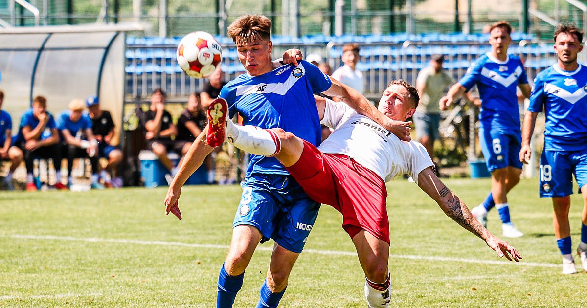 Dobry sprawdzian FKS Stali Mielec na tle solidnego rywala [FOTO] - HEJ.MIELEC.PL