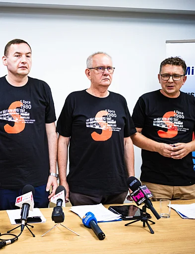 Unieważnienie przetargu na Blacki Hawki: protest Solidarności i polityków PiS -98076