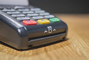 Zakaz sprzedaży i większy nadzór. Tych produktów nie kupią już nieletni-98101