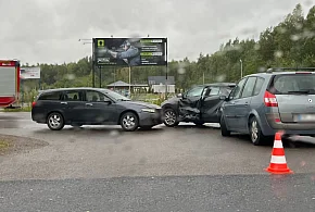 Dwie kolizje i 5 rozbitych aut na ulicach miasta-98184